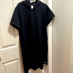 Active wear woman’s size 1x jumper dress with hoodie in black NWT.
